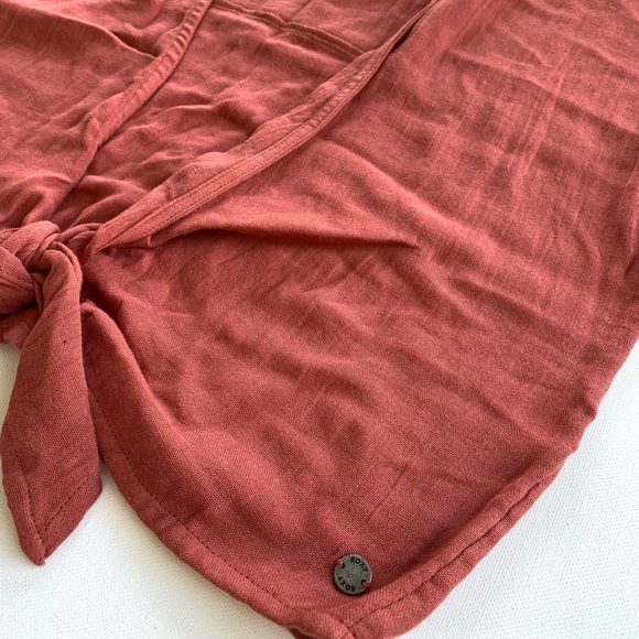 🌺ROXY Tie Front Crop Top🌺 - Picture 3 of 5